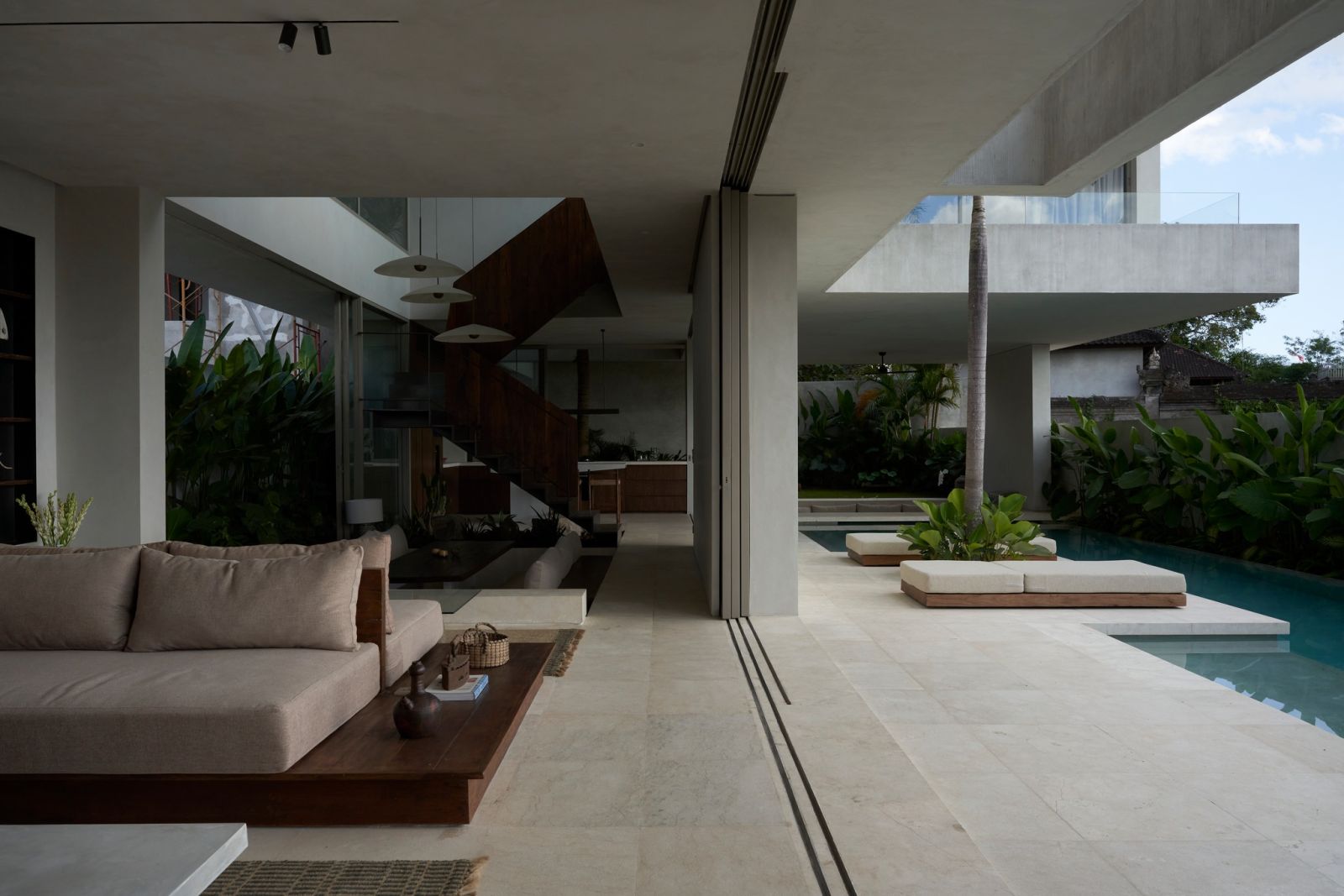 MOODY SIMPLICITY HOUSE